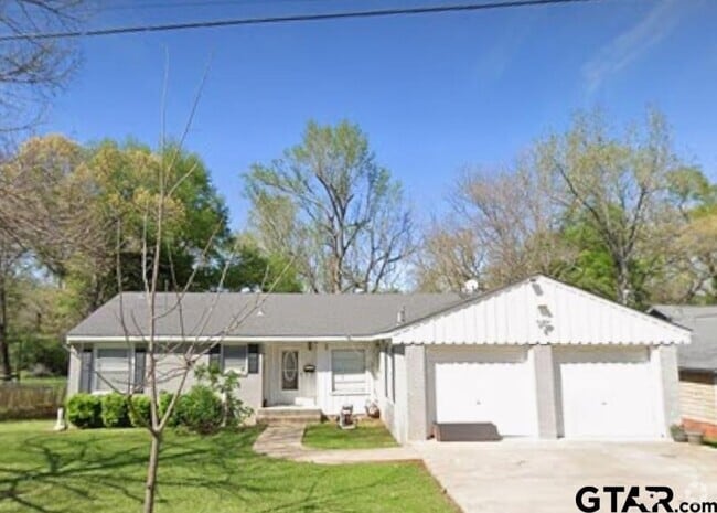 Building Photo - 1107 E Brazos St Rental