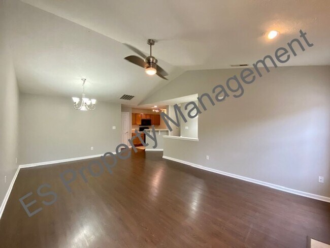 Photo - Large 2 Bedroom Town home in Pike Township