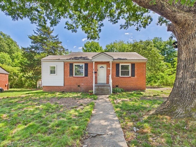 Photo - 4605 Eastover Ave