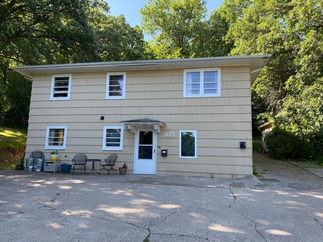 Building Photo - 265 Viking Dr Unit 2