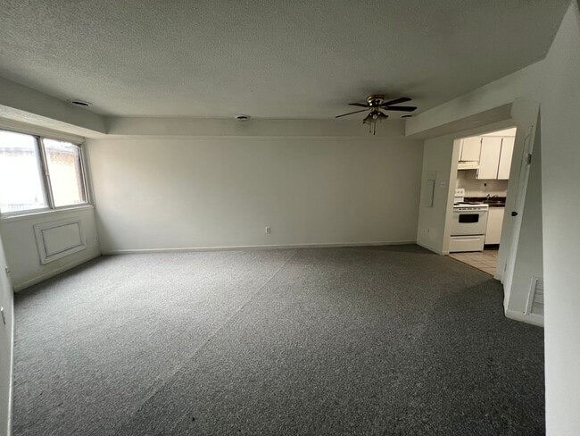 2 Bedroom 1 Bath Upper Level Apartment available in Mississauga - 2 Bedroom 1 Bath Upper Level Apartment available in Mississauga Unit 177