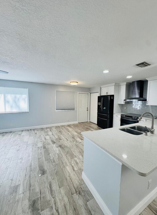 Photo - 77 Fairways Ln