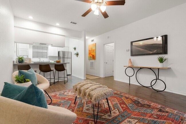 Photo - 1/1 Apartment Walking Distance to UT Unit 214