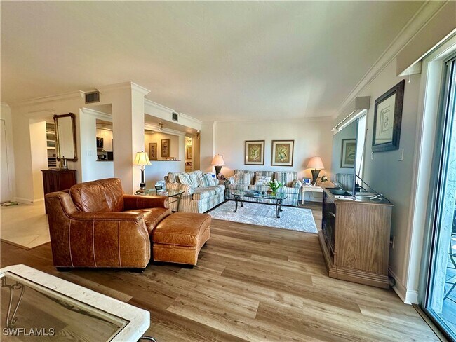 Photo - 555 Park Shore Dr Unidad B403