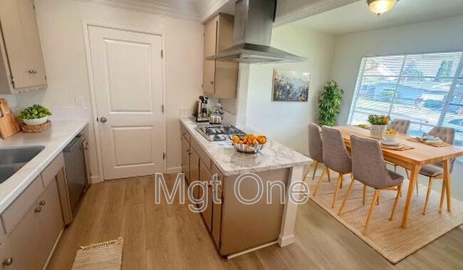 Photo - 1582 Tiffany Pl