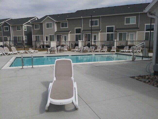 Photo - Holiday Move-In Special!! Beautiful townhome in Lehi. - 1/2 OFF First Month's Rent.
