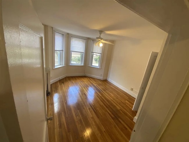 Building Photo - 5 Barrows St Unit 5S Rental
