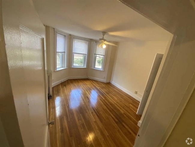 Building Photo - 5 Barrows St Unit 5S Rental
