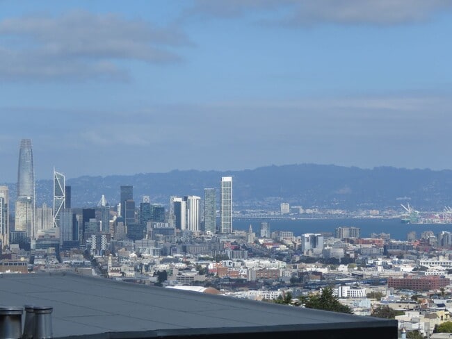 Building Photo - Hidden Gem with Outrageous Views - 1 Bedro... Unit 2