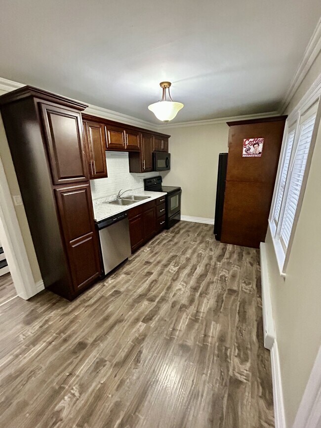 Photo - 96 Springdale St