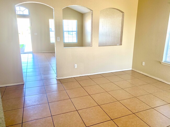 Photo - 7504 Howard St