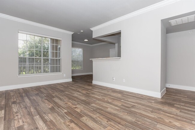 Building Photo - 19100 Glenwest Dr Unit 321