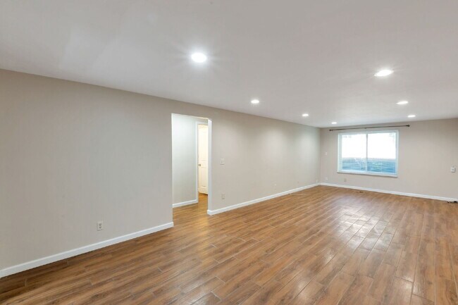 Photo - LEASE SPECIAL | Sugarhouse | 2 Bed 1 Bath 1 Covered Parking Unit 22