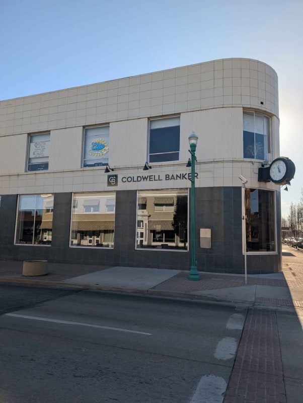 Photo - 112 Shoshone St E