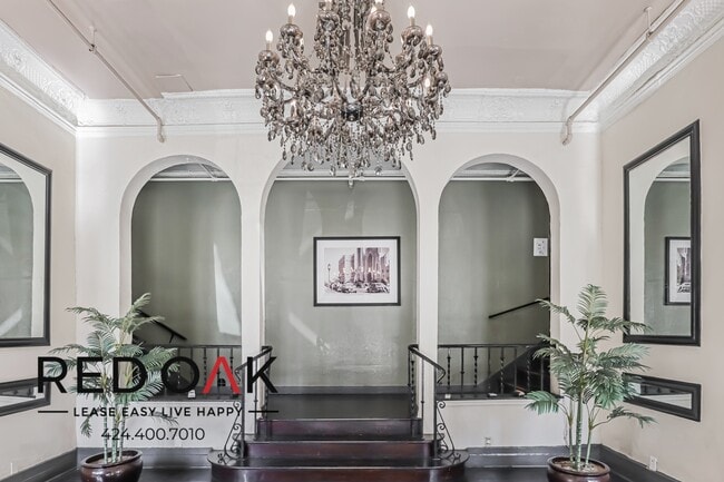 Photo - MOVE-IN SPECIAL! Bright Bachelor With Kitc... Unidad 304