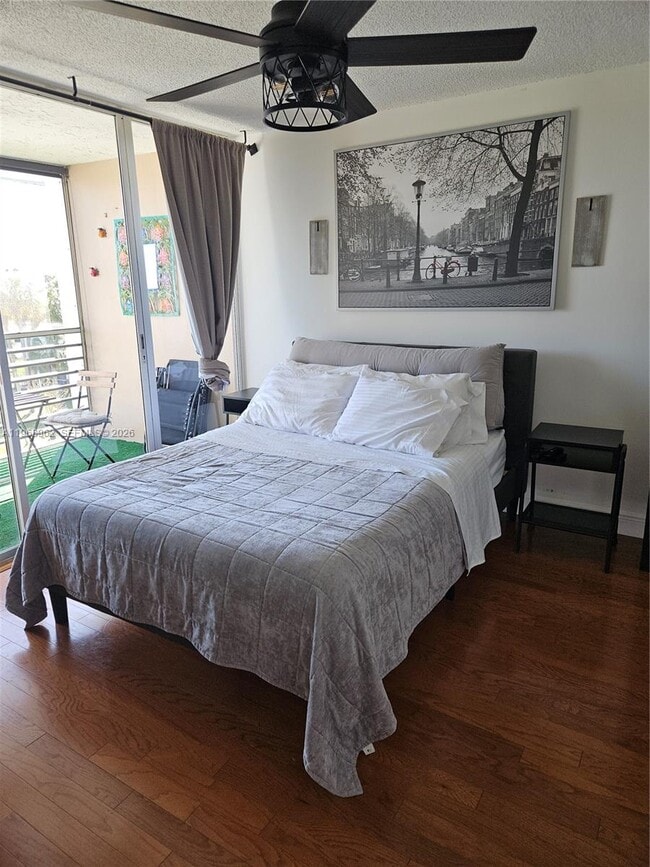 Photo - 9441 Live Oak Pl Unidad 407