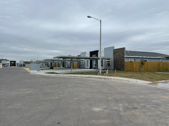 2511 N Vineyard Ave Unit 4