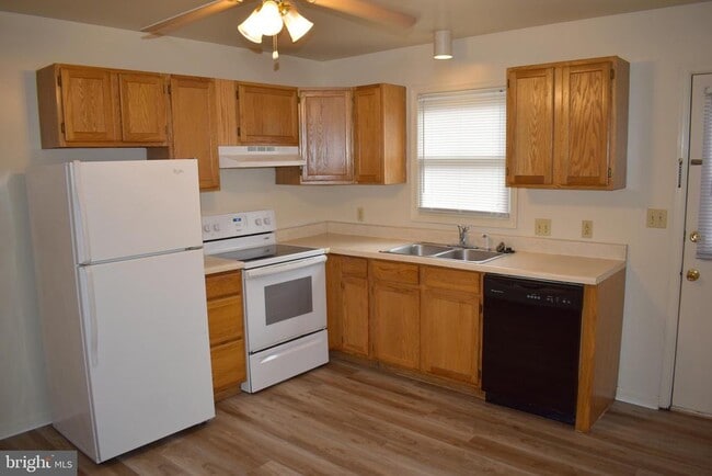 Photo - 961 Orchard Dr