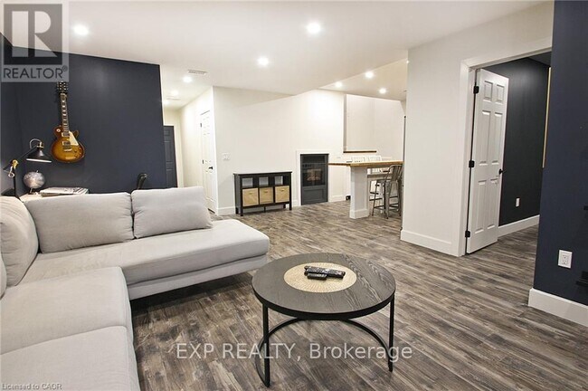 Photo - 23 Scarletwood St