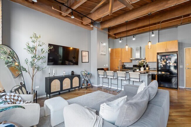 Photo - 1040 W Adams St Unidad 217