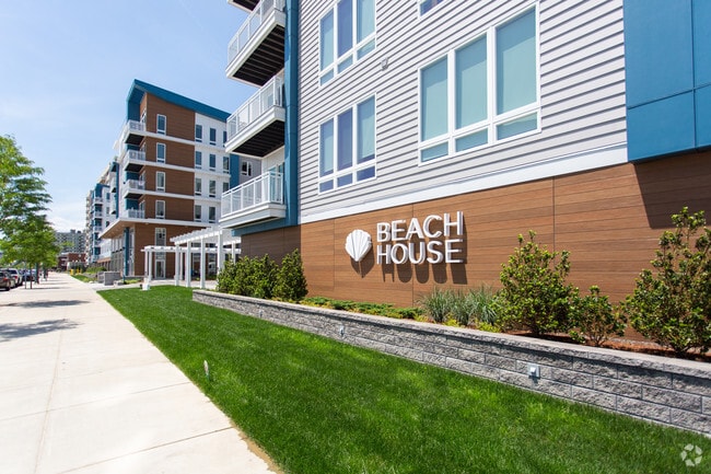 Beach House Apartments