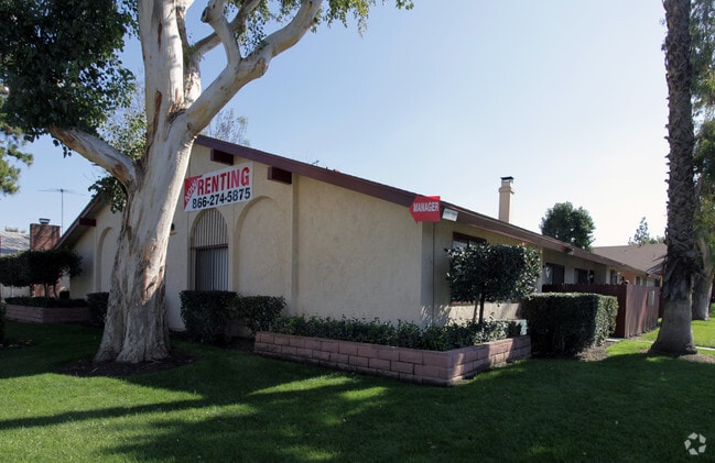 Building Photo - Las Casitas Apartments
