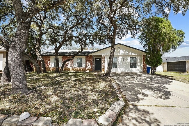 Building Photo - Charming 3 Bedroom in Pipers Meadow Rental