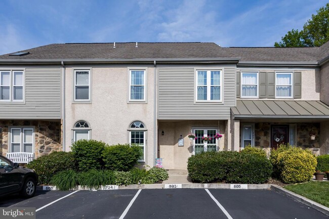Photo - 801 Winchester Ct Townhome