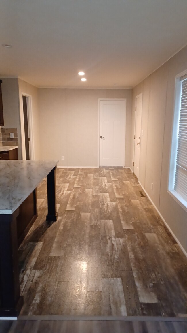 Photo - 3 bed 2 bath Mobile Home