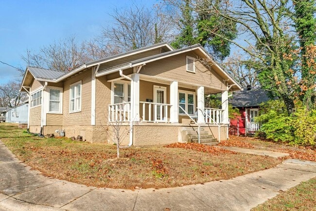 Building Photo - 811 N Lindell Ave