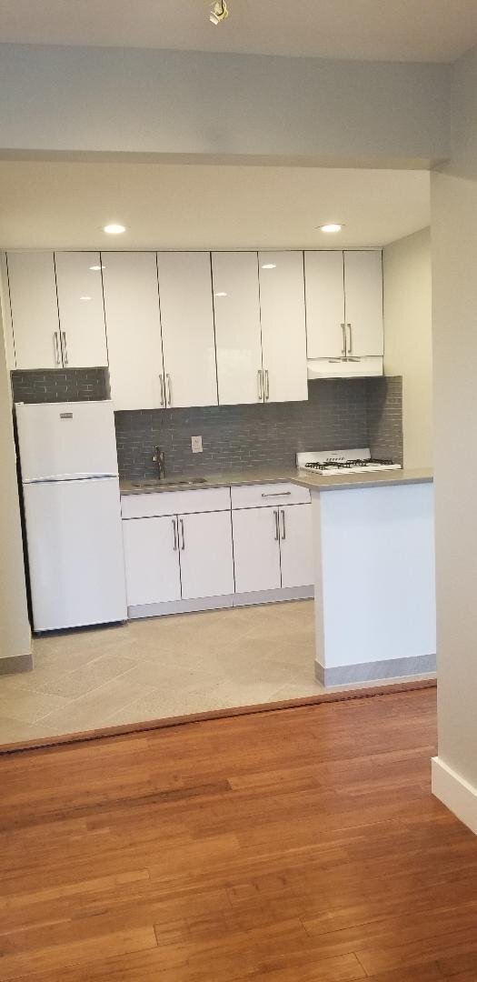 Building Photo - 987 Greene Ave Unit 3