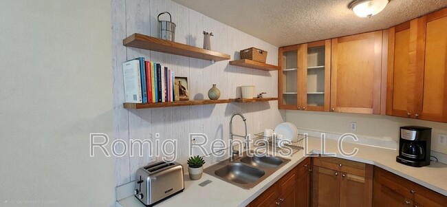 Photo - 300 N 5th Ave