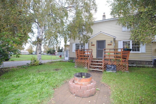 Building Photo - 2 Bed 1 Bath in Great Location!