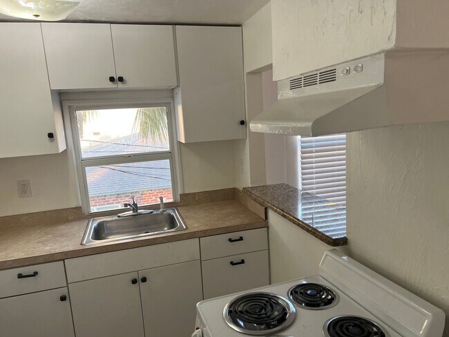 Photo - Ora St Unidad 611 Ora Street