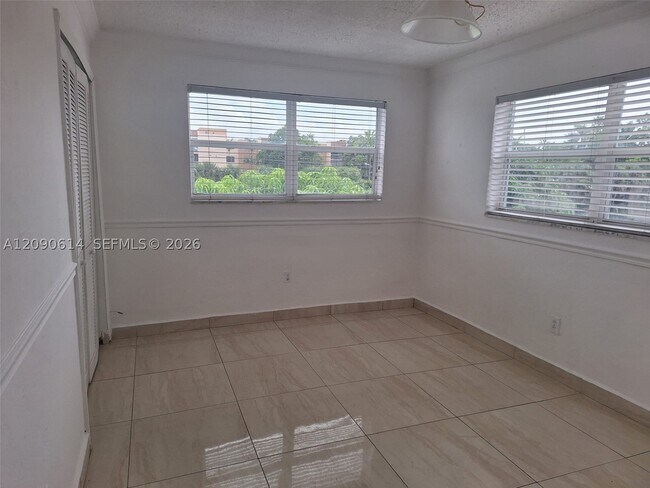 Photo - 1300 W 53rd St Unit 38