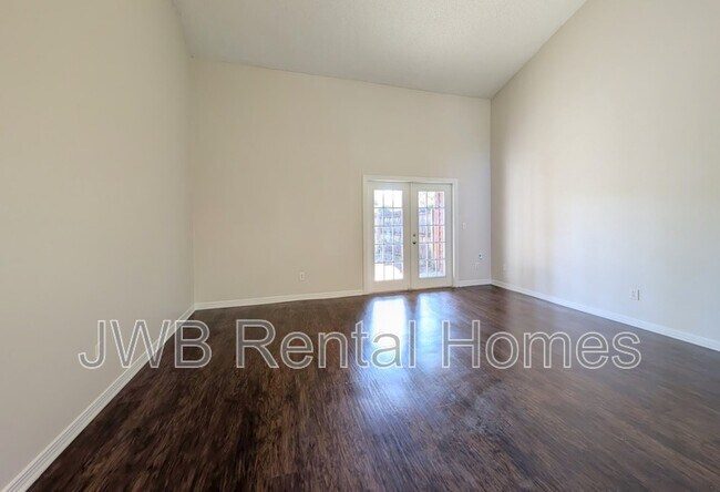 Photo - 4553 Melissa Ct W