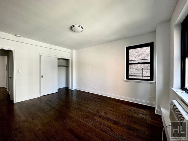 Photo - EAST 69 STREET Unidad 10K