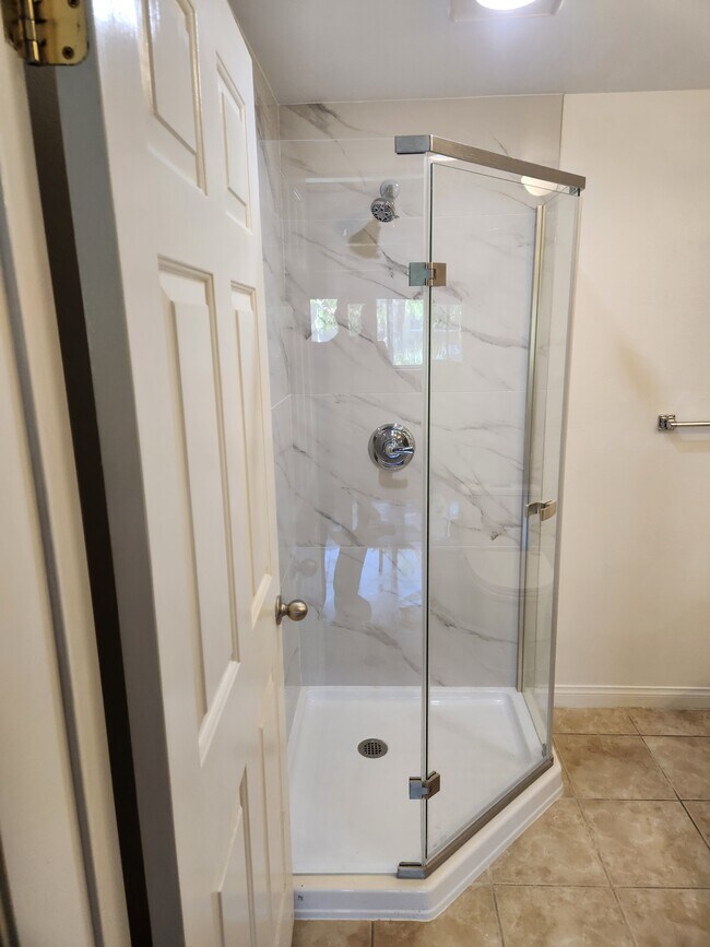 Photo - 4921 Kester Ave Unit 8