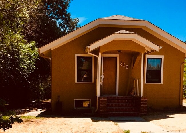 Building Photo - 810 21st St Unit 1