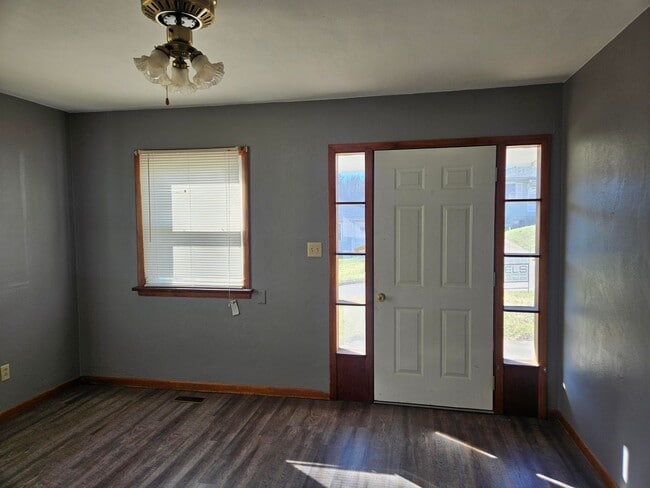 Photo - Single Family Rental Home - 3BR-1BA - New Haven MO 63068