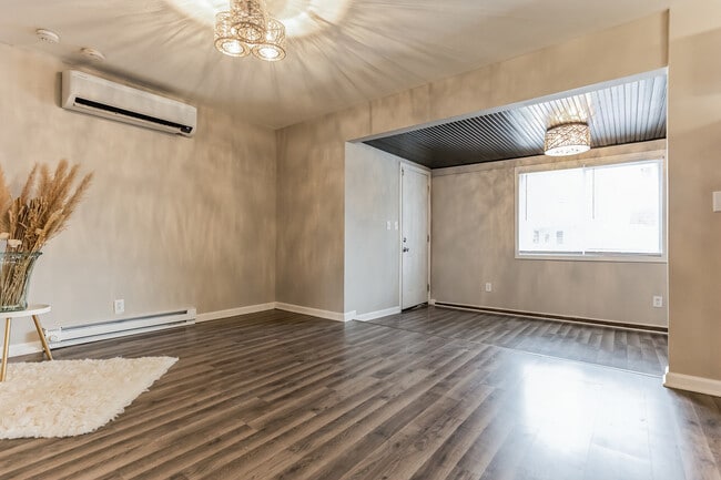 Photo - 1710 W 4th St