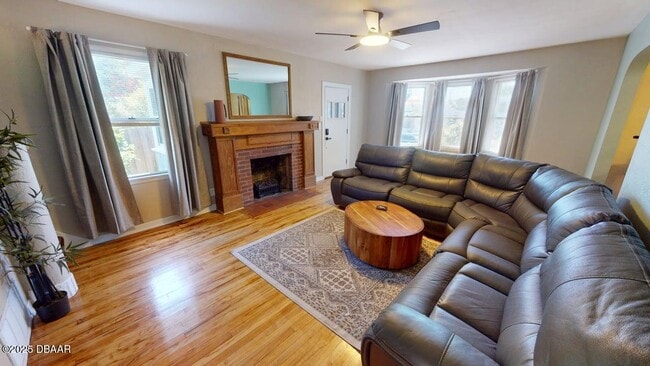 Photo - 425 Wisteria Rd