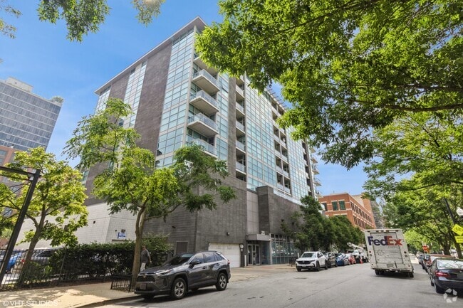 Building Photo - 225 S Sangamon St Rental