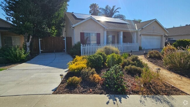 Building Photo - Kingsburg House for Rent