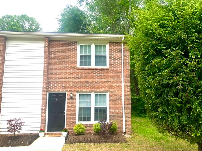 Building Photo - 510 Lusardi Dr Unit D4
