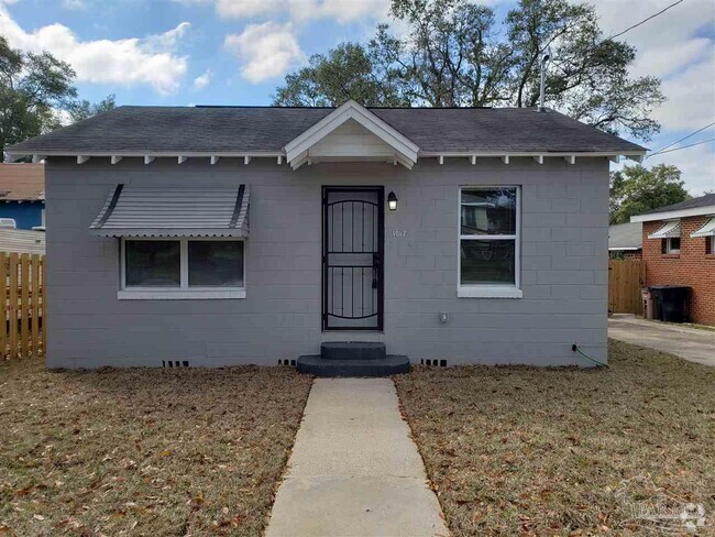 Building Photo - 1017 W Belmont St Rental