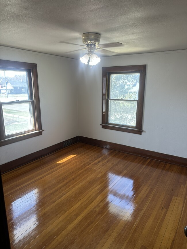 Photo - 2718 Myrtle St