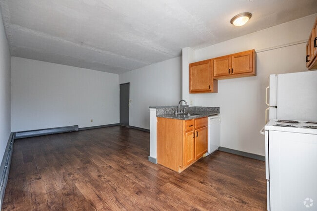 Interior Photo - 506-508 Riddle Rd Rental