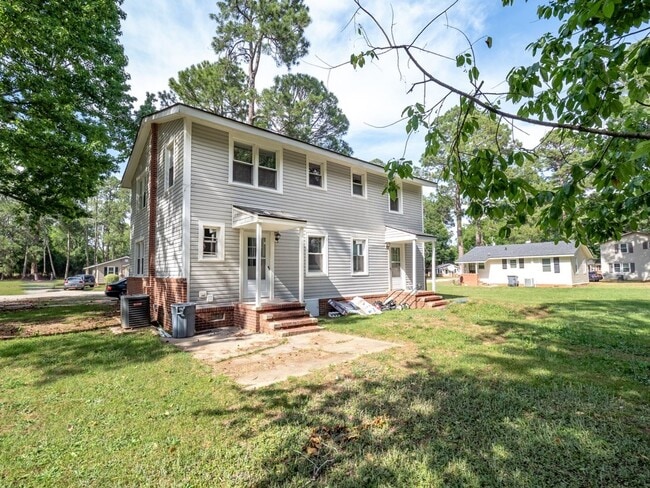 Building Photo - WELCOME TO THIS NEWLY RENOVATED 2 BEDROOM ... Unit 9 Country Squire Court B Rental