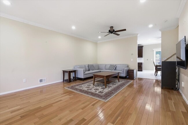 Photo - 203 Tallwood Ln